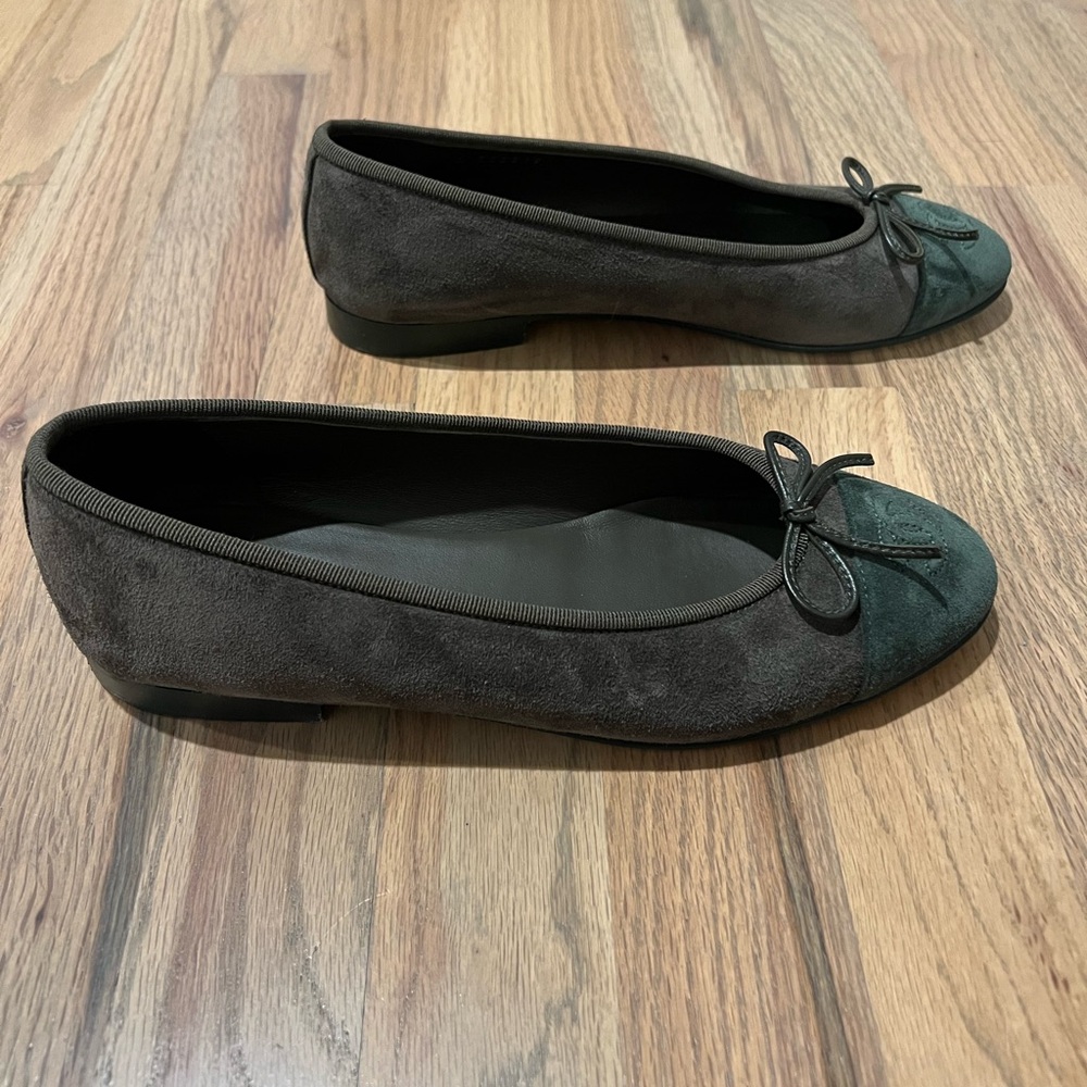 Chanel 2025 Suede Ballet Flats - Picture 2 of 8